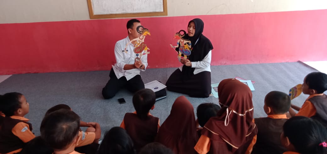 Diseminasi Informasi P4GN di melalui sosialisasi bahaya Narkoba kepada Siswa di TK Pertiwi 2.03, Slerok Kota Tegal Diseminasi Informasi P4GN di melalui sosialisasi bahaya Narkoba kepada Siswa di TK Pertiwi 2.03, Slerok Kota Tegal