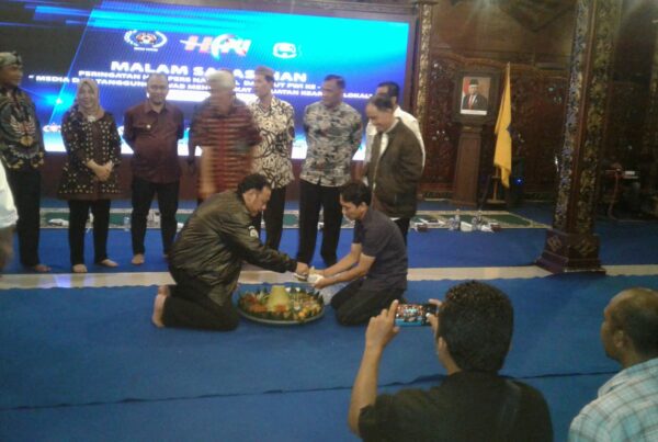 Menghadiri Undangan Sarasehan dalam Rangka Hari Pers Nasional dan HUT PWI ke 74 di Balaikota Tegal Menghadiri Undangan Sarasehan dalam Rangka Hari Pers Nasional dan HUT PWI ke 74 di Balaikota Tegal