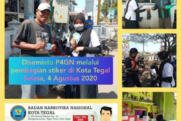 Diseminfo P4GN melalui pembagian stiker di Jalan Pancasila Kota Tegal