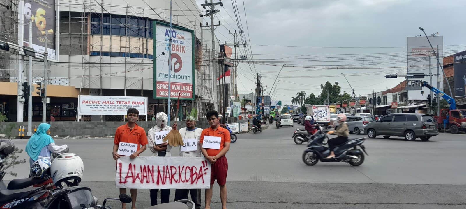 BNN Kota Tegal Gelar Teater Lampu Merah : Lawan Narkoba BNN Kota Tegal Gelar Teater Lampu Merah : Lawan Narkoba