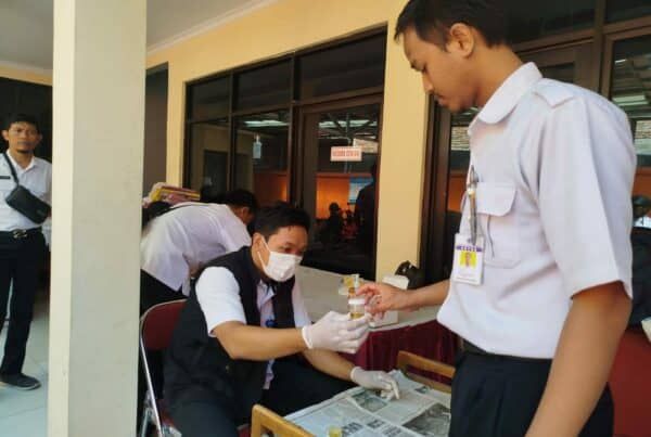 Peserta Sosialisasi Bahaya Judi Online di Tes Urine BNN Kota Tegal
