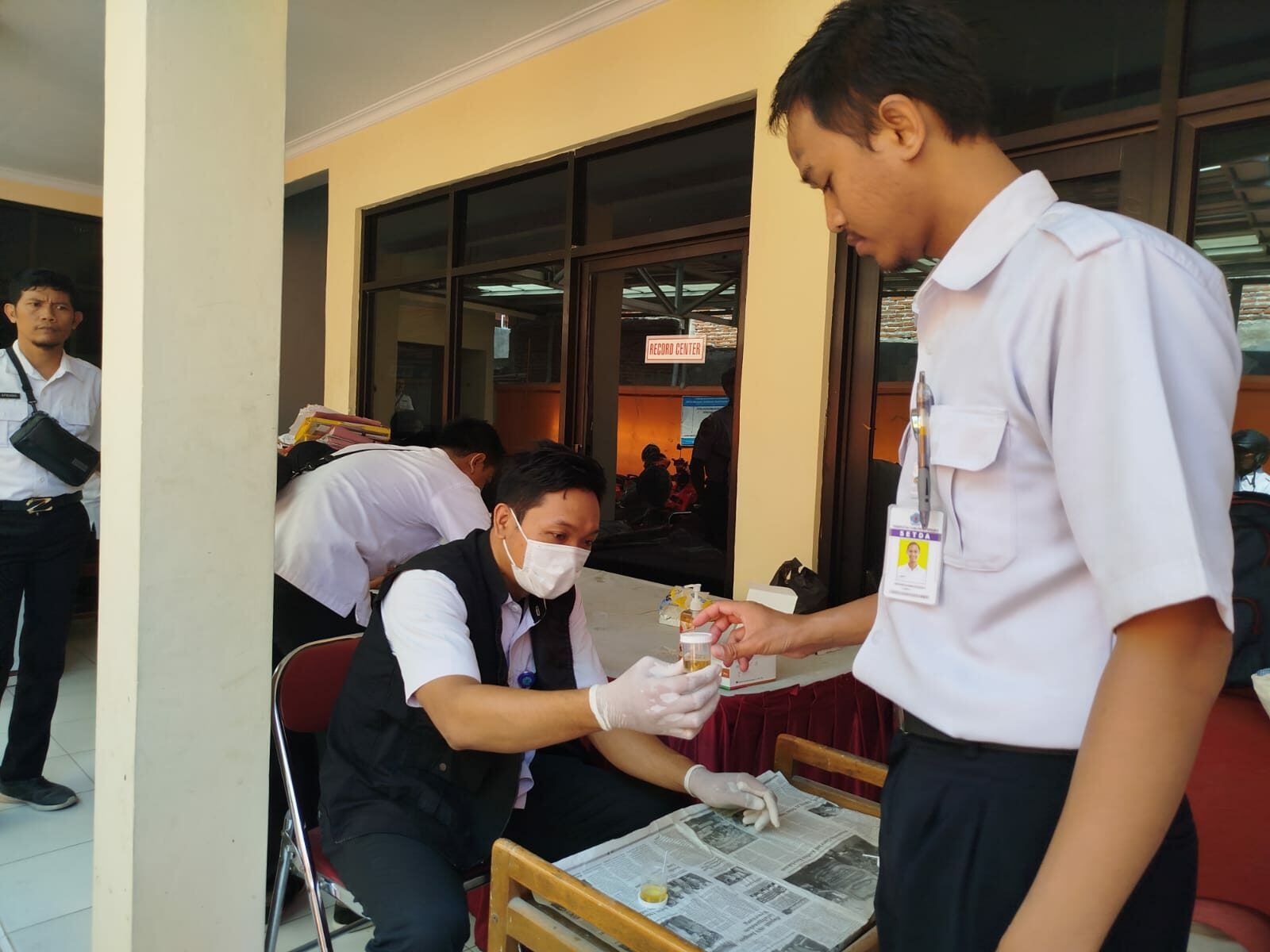 Peserta Sosialisasi Bahaya Judi Online di Tes Urine BNN Kota Tegal Peserta Sosialisasi Bahaya Judi Online di Tes Urine BNN Kota Tegal