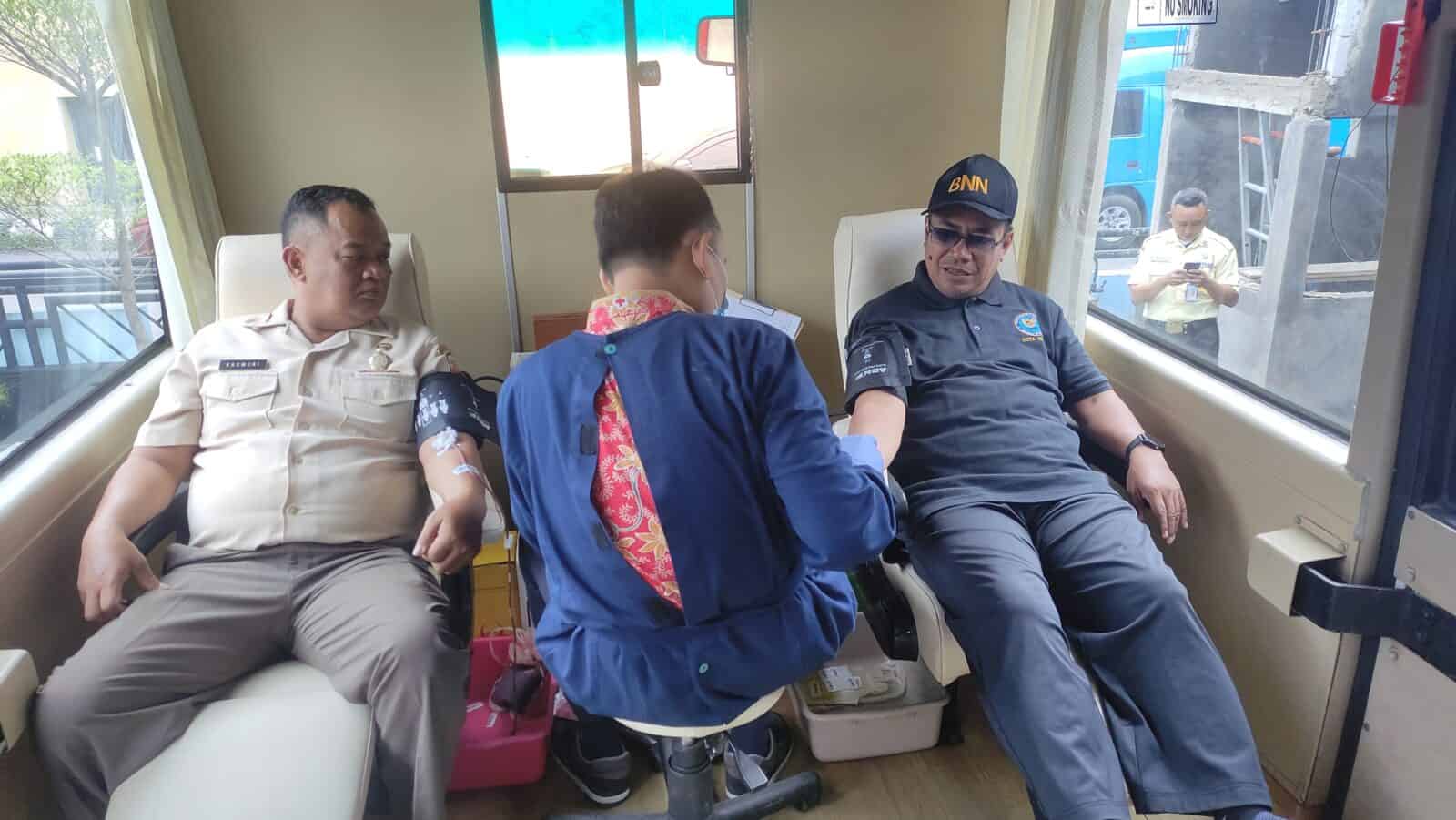 Semarak HUT KORPRI, BNN Kota Tegal dan PMI Gelar Kegiatan Donor Darah Semarak HUT KORPRI, BNN Kota Tegal dan PMI Gelar Kegiatan Donor Darah
